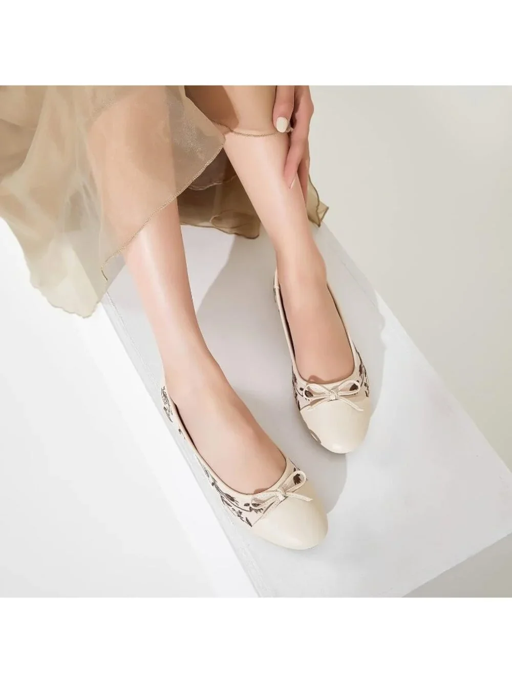 Women's Beige Flats Shoes with Pomegranate Embroidery with Bow Comfortable
